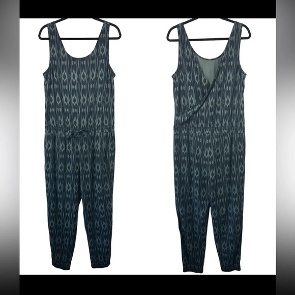 Athleta cross over back jumpsuit green and black size 4 - Picture 2 of 3
